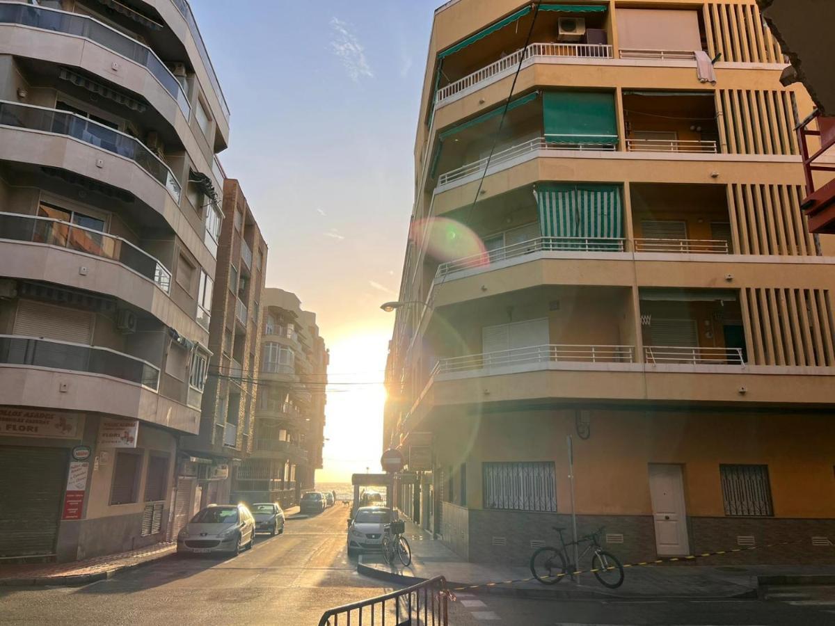 Uroczy Apartament Przy Playa De Los Locos Torrevieja Exterior photo
